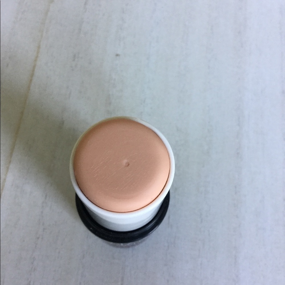 🖤NWOT Benefit 15 Hour Primer🖤 - Picture 4 of 5
